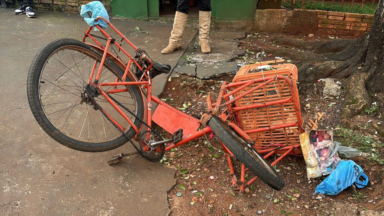 Idoso fica gravemente ferido após ser atingido por motocicleta enquanto atravessava via em Cascavel