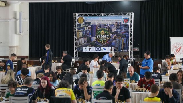 Imagem referente a notícia: Imagem referente a notícia: Cascavel reúne enxadristas do Brasil, Paraguai e Argentina em Torneio Internacional