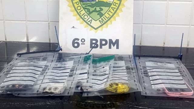 Casal é preso com 81 gramas de haxixe após denúncia de entrega de drogas em terminal de Cascavel