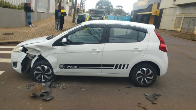 Colisão entre dois carros deixa danos materiais e revela condutor sem habilitação em Cascavel