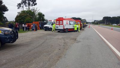 Nove pessoas ficam feridas em colisão entre dois carros na BR-476, entre Lapa e Araucária