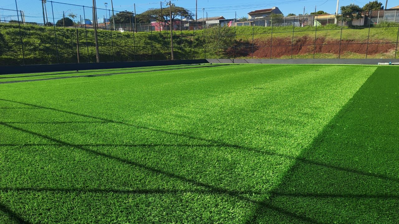 Prefeitura de Cascavel entrega campo de futebol revitalizado no Jardim Colonial