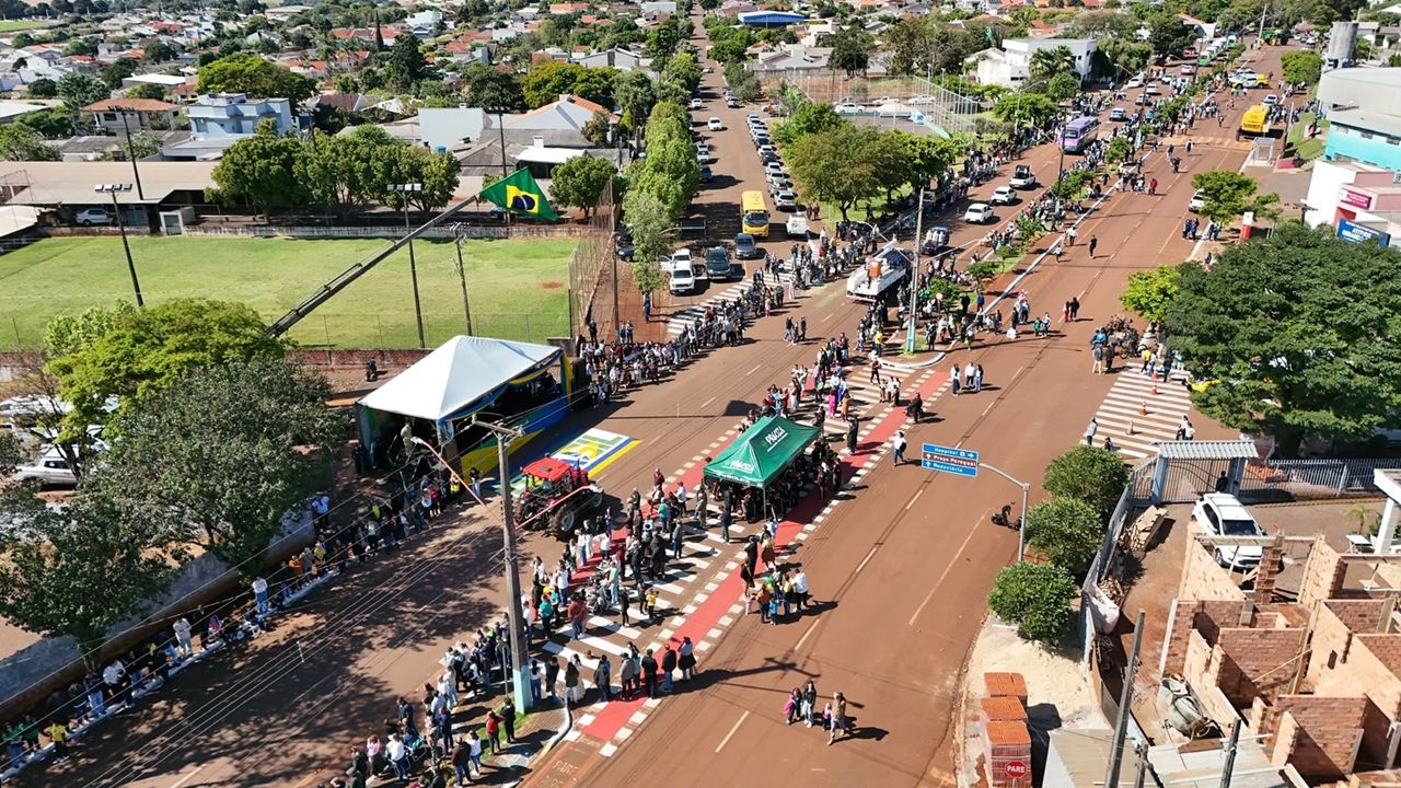 Corbélia reúne milhares de pessoas em desfile cívico de 7 de Setembro