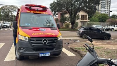 Forte colisão entre Renault RS Sport e Fiat Strada deixa veículos danificados no Centro de Cascavel