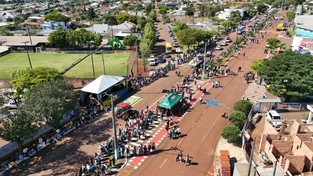 Corbélia reúne milhares de pessoas em desfile cívico de 7 de Setembro