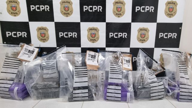 Polícia Civil apreende 30 quilos de maconha em empresa de transporte às margens da BR-277, em Cascavel