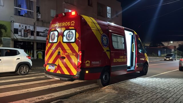 Pedestre de 57 anos fica ferido após colidir com carro em cruzamento de Cascavel