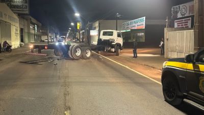Caminhão e motocicleta colidem na BR-369, em Arapongas; motociclista fica ferido