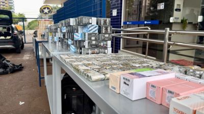 Receita Federal apreende carga de R$ 200 mil com cigarros, eletrônicos e medicamentos em Foz do Iguaçu