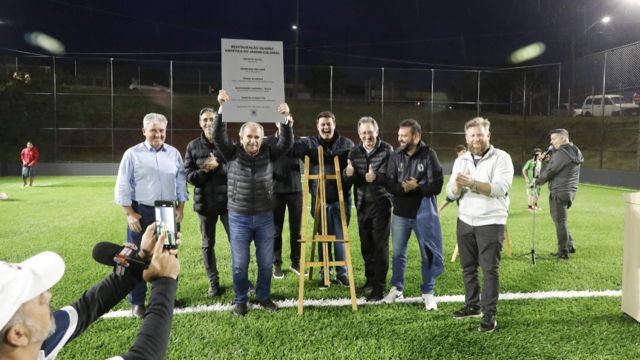 Comunidade comemora entrega de campo revitalizado no Jardim Colonial