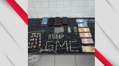 Guarda Municipal apreende drogas e dinheiro em residência próxima a escola no Jardim Esteves, em Cascavel
