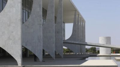 Isenção da “taxa das blusinhas” em compras até US$ 50 é sancionada