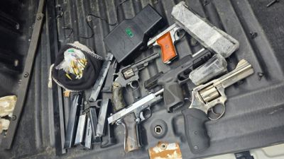 PRF apreende mais de 20 kg de drogas, cinco armas e bloqueador de sinal na BR-369