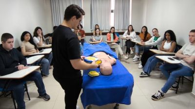 Treinamento de suporte básico de vida prepara acadêmicos de Medicina para situações de emergência