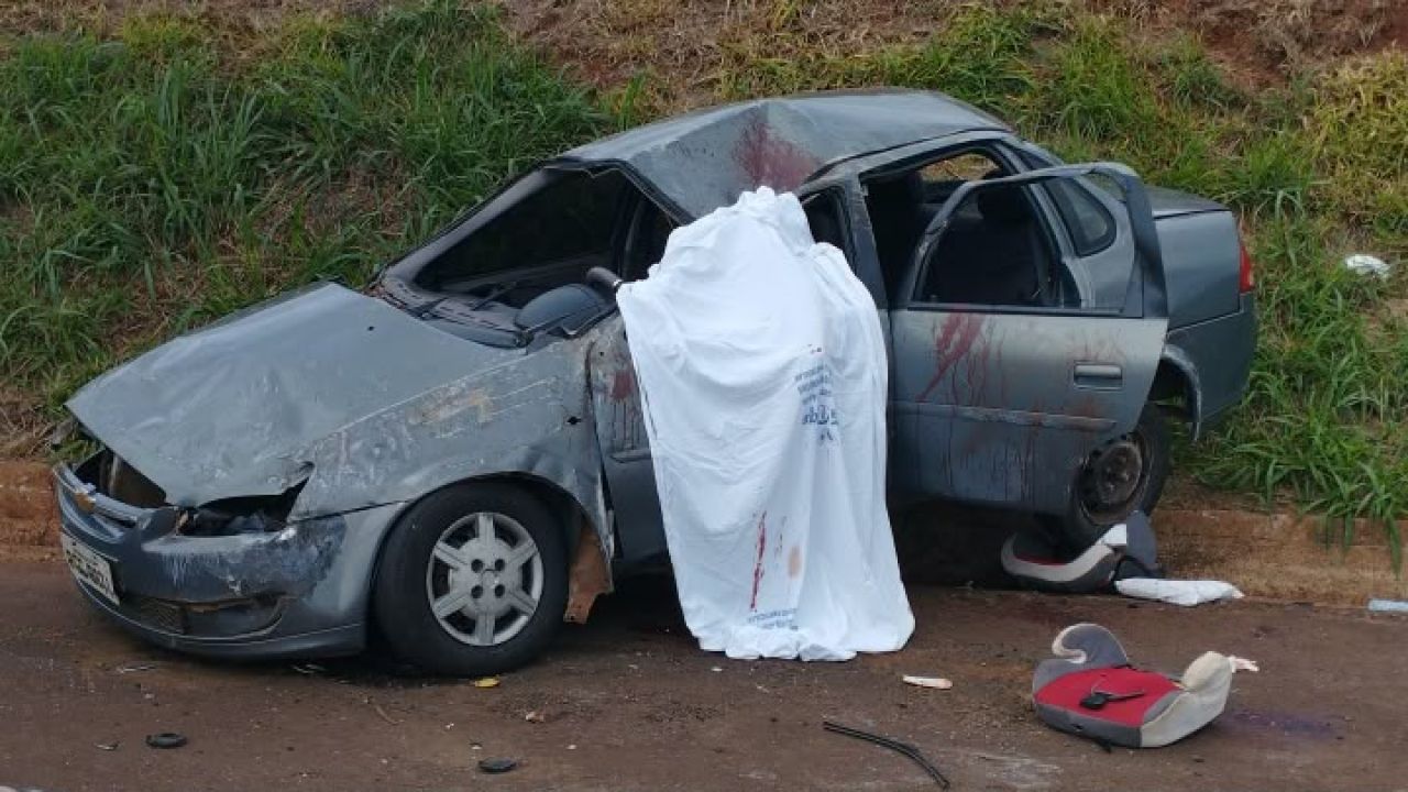 Capotamento deixa homem morto e três mulheres feridas na PRC-272, em Francisco Alves