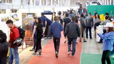 Com mais de 40 expositores, Feira das Profissões de Cascavel é chance para ajudar na escolha da carreira profissional