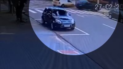 Câmeras de segurança flagram colisão entre Saveiro e Fiesta no Bairro Coqueiral, em Cascavel