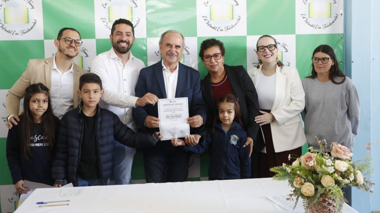 Prefeito Renato Silva assina ordem de serviço para reforma e ampliação da Escola Maria Fanny