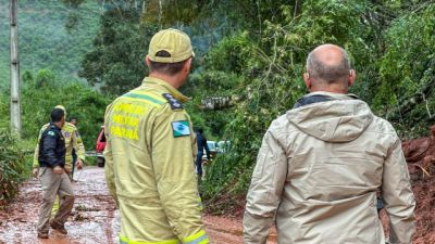 Forças de segurança mobilizam equipes e equipamentos para atender municípios do Vale do Ribeira