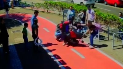 Moto elétrica acelera após queda e atinge jovem na ciclovia da Avenida Brasil, em Cascavel