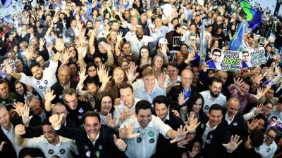 Gugu Bueno reúne mais de 3 mil pessoas em lançamento de campanha à reeleição em Cascavel