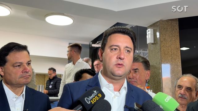 Ratinho Junior se licencia do cargo e participa de reunião com prefeitos do Oeste em Cascavel