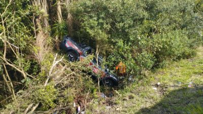 Saída de pista na BR-376 deixa uma pessoa morta e outra gravemente ferida em Palmeira