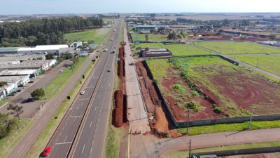 Prefeitura de Cascavel avança com pavimentação da marginal direita da BR-277 e chega 33% dos trabalhos concluídos