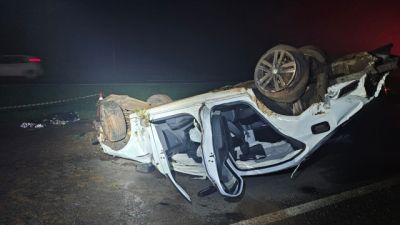 Acidente com capotamento deixa um morto e dois feridos na BR-376, em Maringá