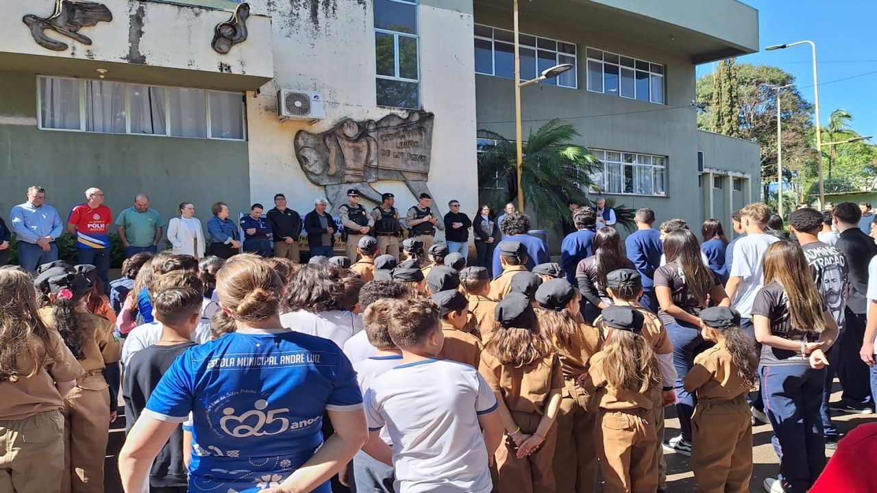 Alunos participam de ação do projeto Anjos da Guarda na Semana do Trânsito