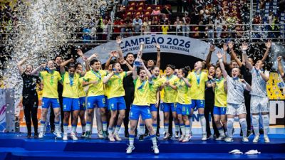 Atletas do Stein Cascavel Futsal retornam ao Brasil após tetracampeonato no Sul-Americano Sub-20