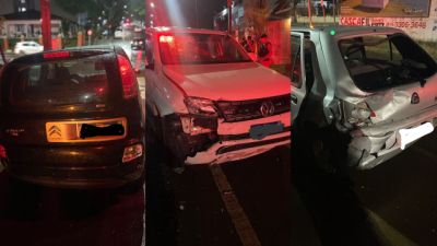 Motorista é preso após acidente com três veículos e teste de bafômetro apontar influência de álcool em Cascavel