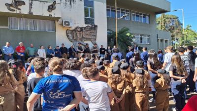 Alunos participam de ação do projeto Anjos da Guarda na Semana do Trânsito