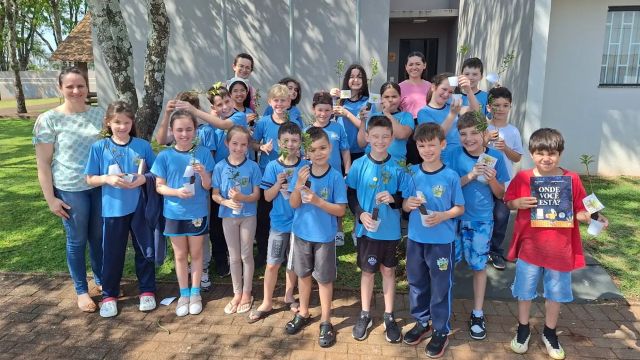 Alunos participam de atividades de conscientização ambiental pelo Dia da Árvore em Três Barras do Paraná
