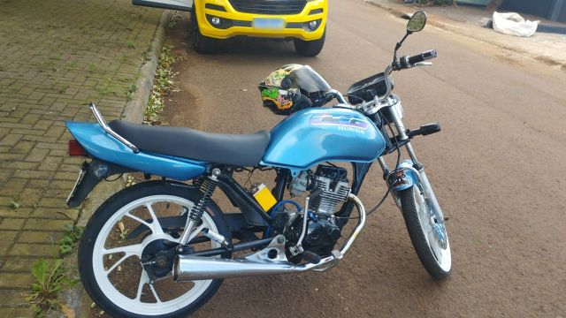 Motociclista sem CNH é abordado com maconha e moto irregular em Cascavel
