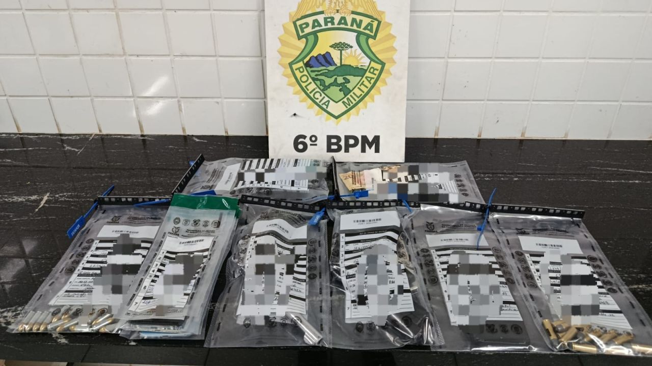 PM apreende duas armas e munições durante abordagem no bairro Interlagos, em Cascavel