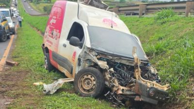 Ultrapassagem provoca acidente entre três veículos na BR-376, em Paranavaí