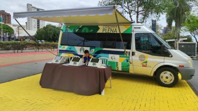 Van da Cidadania do TRE-PR leva orientação e treino de voto a Cascavel