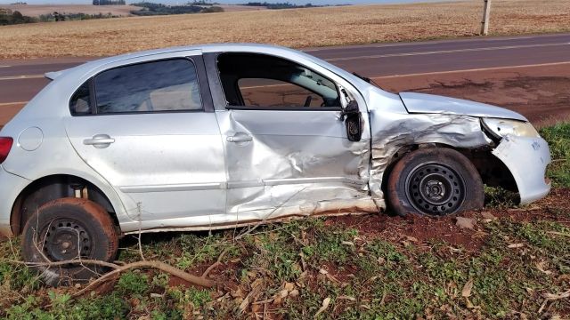 Fiat Argo e VW Gol se envolvem em acidente na PR-182, em Maripá