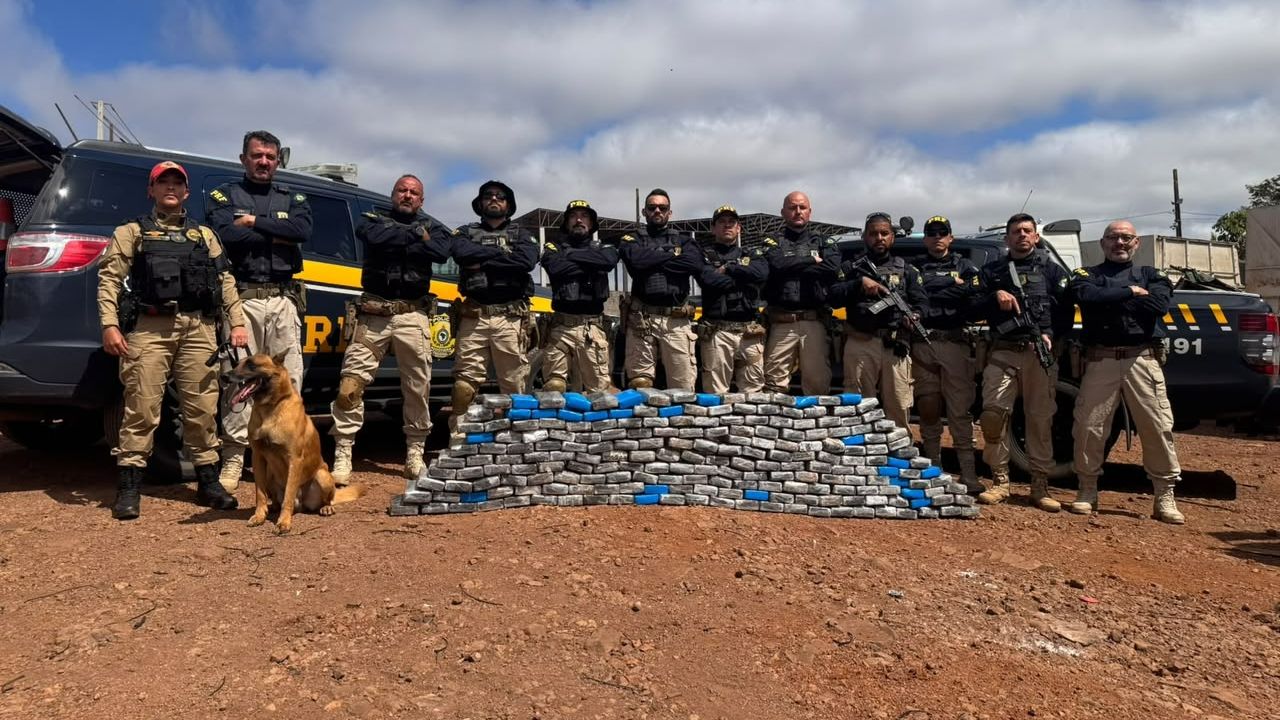 Cão da PM ajuda a localizar 240 kg de cocaína em pneus de carreta em Santa Tereza do Oeste