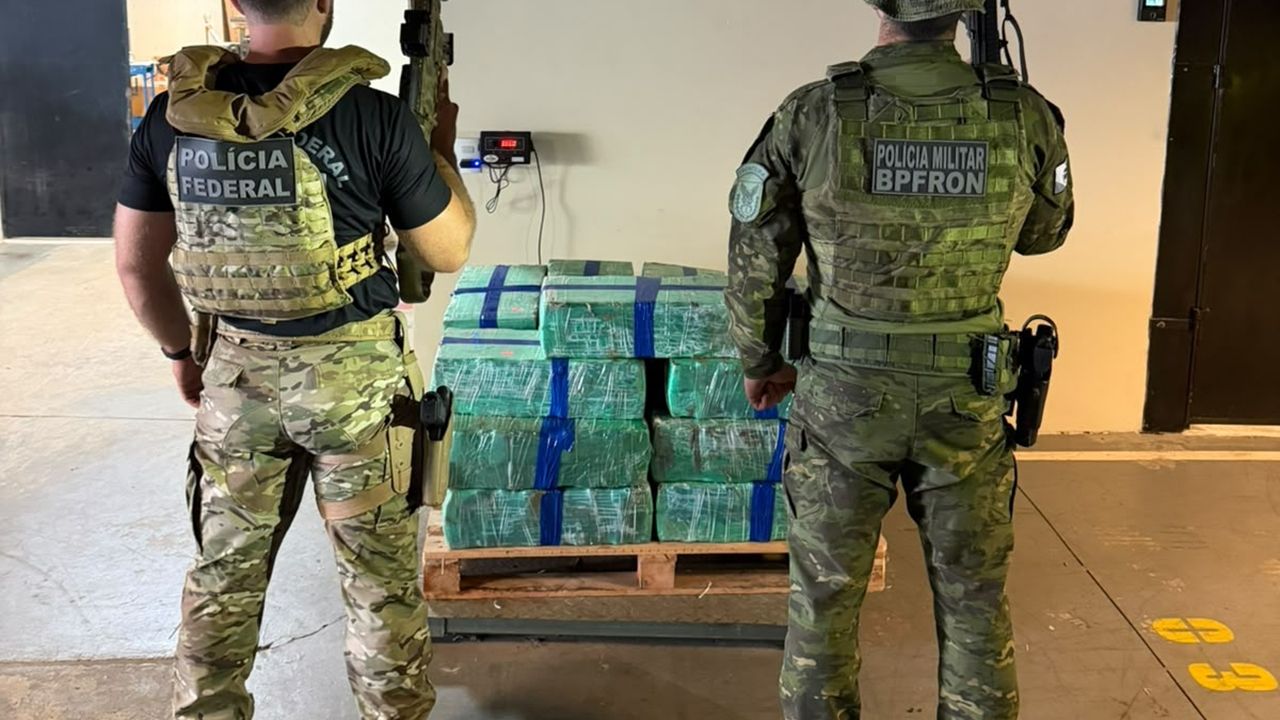 BPFRON e PF apreendem 385,5 kg de maconha em imóvel usado como depósito em Marechal Cândido Rondon