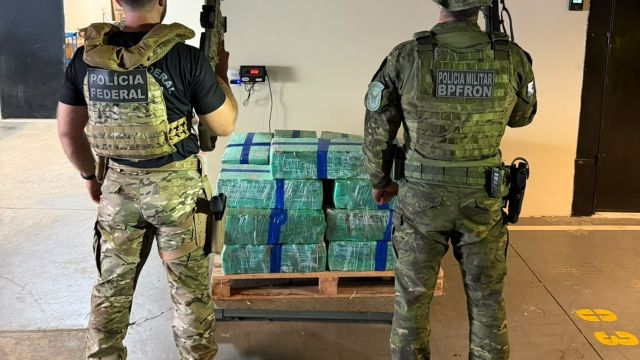 BPFRON e PF apreendem 385,5 kg de maconha em imóvel usado como depósito em Marechal Cândido Rondon
