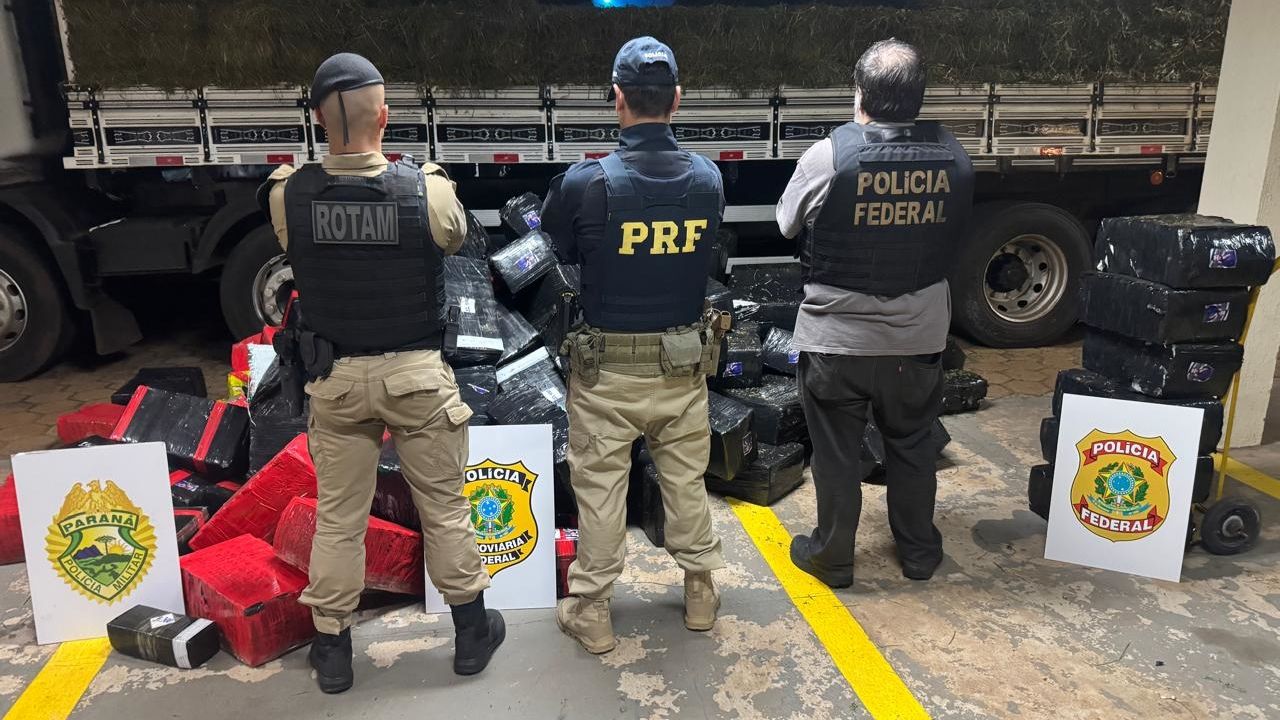 Ação integrada apreende quase 4 toneladas de maconha escondidas em carga de feno na BR-369, em Cambé