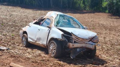 Capotamento de Toyota Etios deixa quatro pessoas feridas na PR-493, entre Verê e Dois Vizinhos