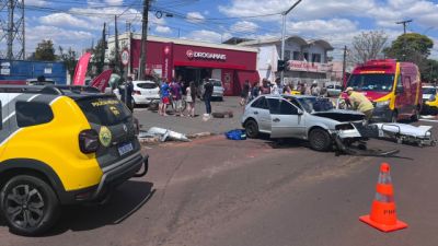 Motorista é preso após avançar sinal, causar acidente e fugir no bairro Santa Cruz, em Cascavel