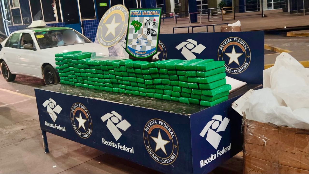 Receita Federal apreende 106,9 kg de substância análoga à maconha com destino a Cascavel