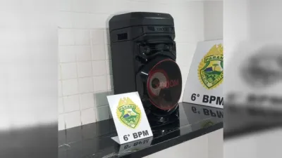 Mulher é presa após perturbação do sossego e resistência à abordagem policial em Cascavel