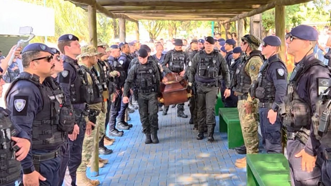 Última despedida | Homenagem ao guarda municipal que morreu em serviço une forças de segurança em cortejo emocionante