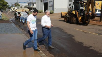 Cascavel inicia reperfilamento de 700 quadras com três frentes simultâneas