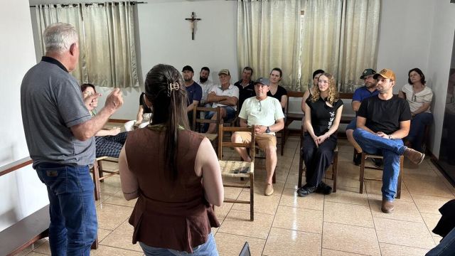 Prosa no Agro reúne produtores de leite em Toledo para discutir melhoramento genético